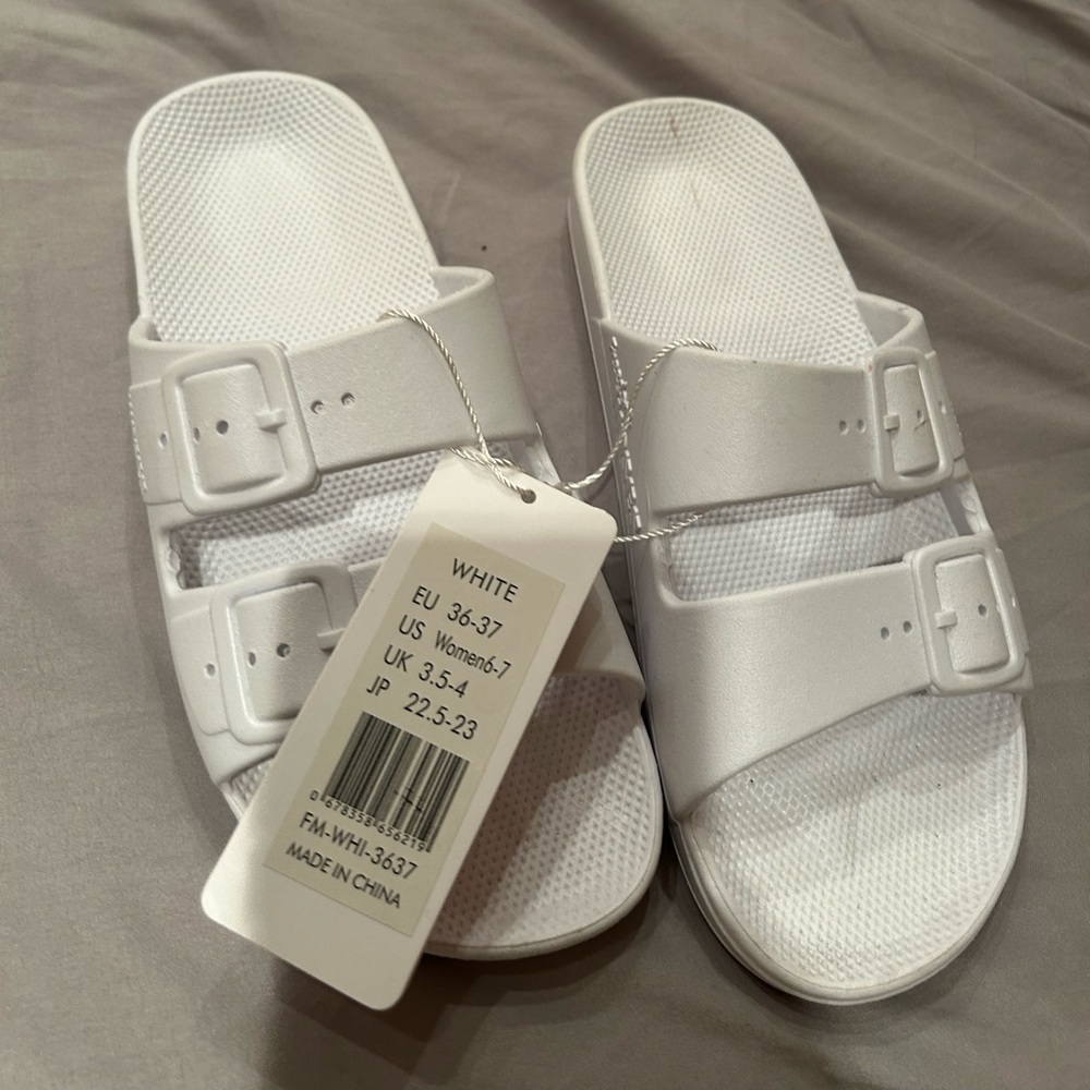 Freedom Moses White Size 6-7 New with tags